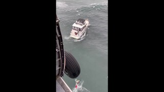 Massive wave wipes out boat during Coast Guard rescue