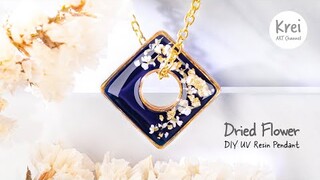 【UV レジン】紺碧な湖に花散るペンダントを作りました。UV Resin -DIY Pendant likes flower drops on deep blue lake.