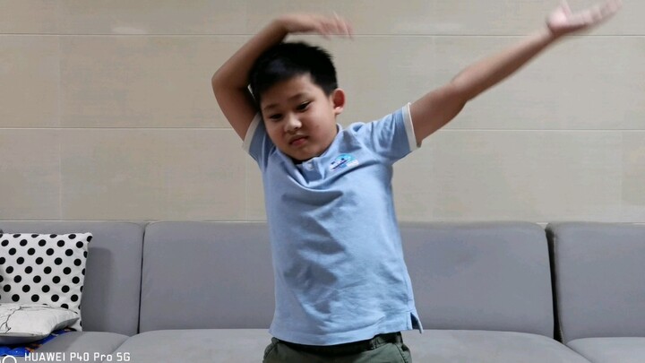 Dance cover- NICONICONI- By a ten-year-old boy