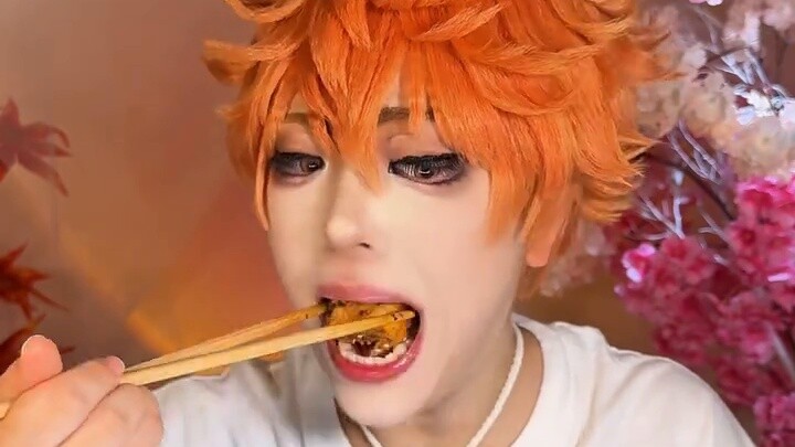 COS eating show | Orange puppy! Hinata Shoyo is calling you to eat raw egg rice ~ and fried skewers 