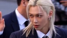 Felix's behind-the-scenes video of him getting off the car is so handsome that he looks like a princ