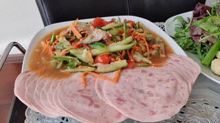 ตำแตงปลาร้าเผ็ดๆโบโลน่าพริก Spicy Cucumbers Salad With Ham and chili Bologna