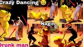 ตุ๊กตาหมีบ้าเต้น 😆😆 กับคนแปลกหน้า 🤣Nagin Dance🐍 คนเมา