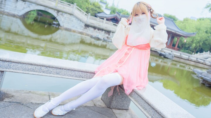 Em gái nhỏ đáng yêu của anh ❀ nụ cười đào hoa