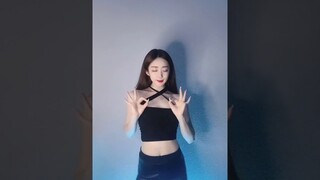 Sexy Asian girl dance