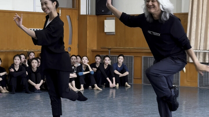 Pengalaman mendalam dari kelas bahagia guru Tari Beijing yang berusia 66 tahun, Gao Gao