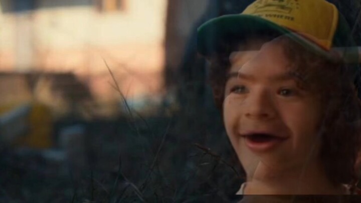 What does the director of "Stranger Things" mean by putting Dustin at the door?