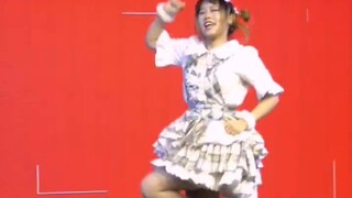 Apa yang Anda pikirkan saat Anda menari, lebih banyak melompat di atas panggung?