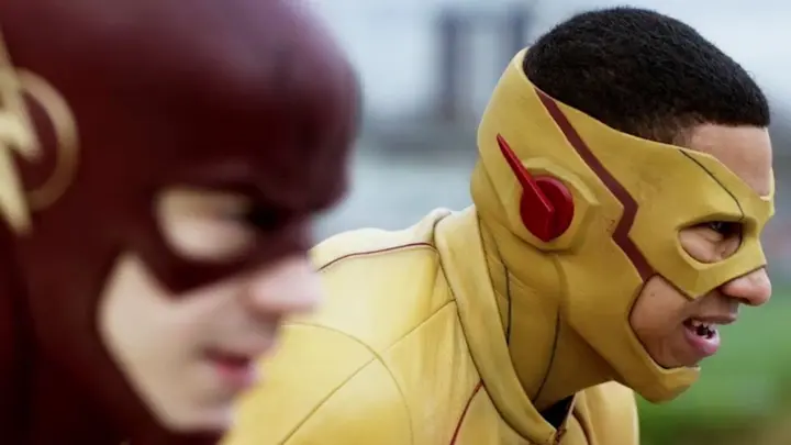 Wally gains superpowers and compares his speed with The Flash for the first time, Flash: I can walk 