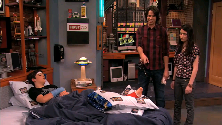 iCarly - Season 3 Episode 09 - iSaved your life (Special Extended Episode)