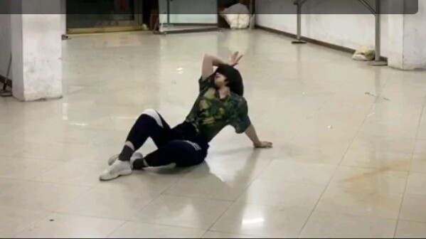 การประเมินคลับแจ๊ส Donatella + 7 วง