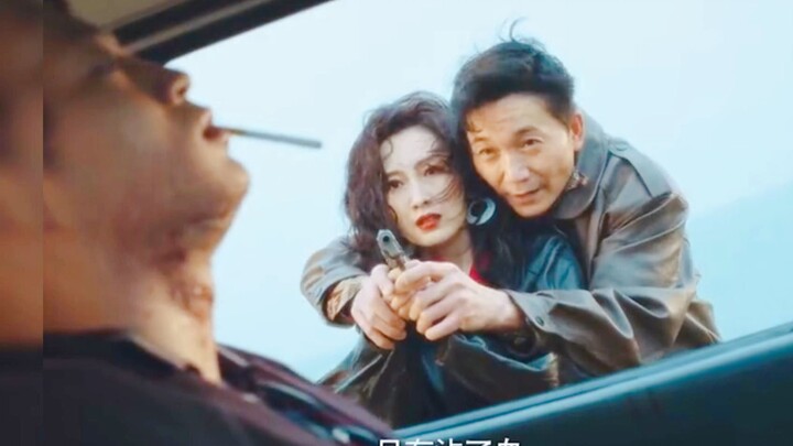 最牛的还是那面盾牌啊，不掉漆，玻璃也没碎