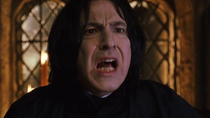 Snape: ฉันอยากจะหักคะแนนเมื่อเห็นคุณสามคน! ! !