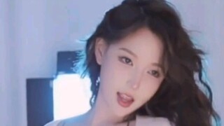 Mina's dance makes everyone confused