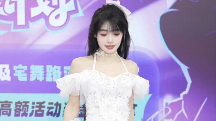 第一次被B站邀请当嘉宾，结果演出爆装备好尴尬…