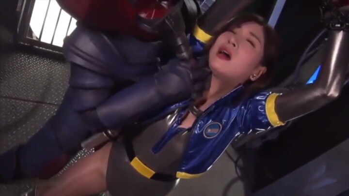 kekuatan UltraWomen terkuras habis