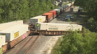 3 crew members hospitalized after train crash, derailment in Folkston