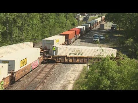 3 crew members hospitalized after train crash, derailment in Folkston