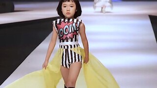 Amazing child catwalk