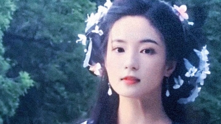 My god... this makeup makes her look like a painting