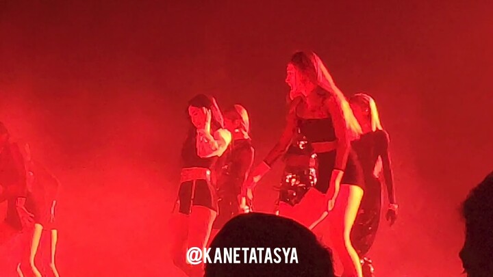 BLACKPINK IN YOUR AREA TOUR IN JAKARTA ( DAY 1 ) - 16 SHOOT DANCE