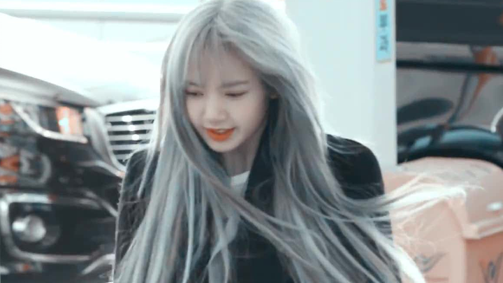 Minh tinh|Màu tóc mới của LISA.