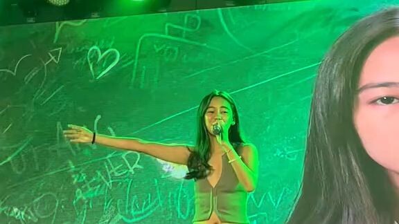 nag bigay si andres ng flower Kay ashtine