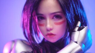 Alita cos di tahun 20-an, tercoreng untuk membuat komputer crash | 622