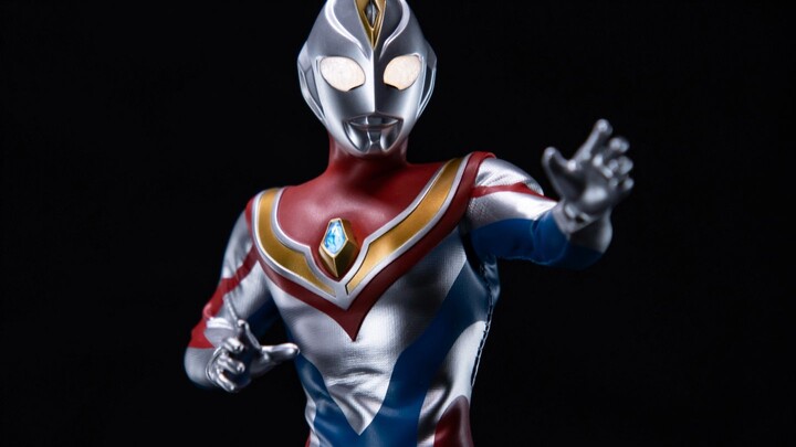 Alphamax Ultraman Dyna