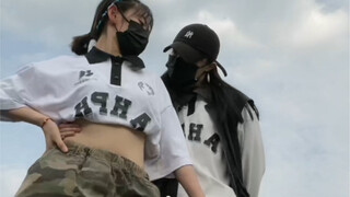 I like the waist hugging duet dance so much~ I am too aggressive. Fresh video and fresh post~ Happy 