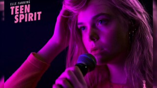 Elle Fanning "Dancing on my own" (Lyrics)