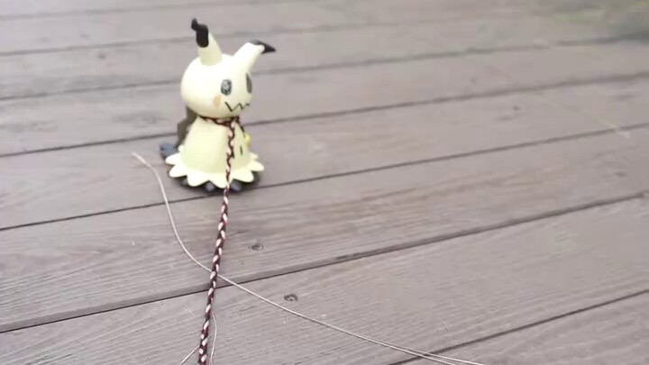 Đi công viên chơi Mimikyu.