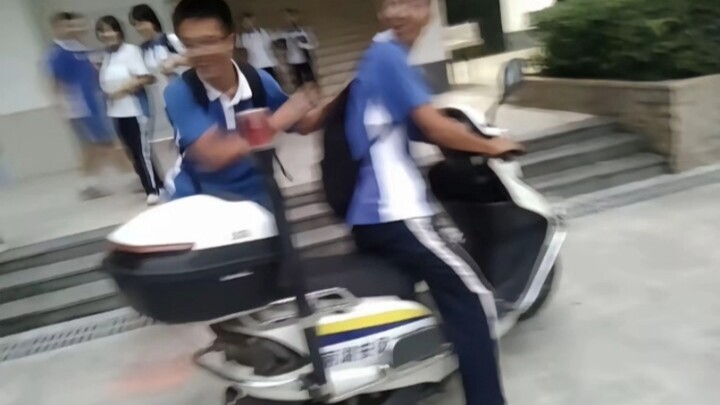 ความกล้าหาญเป็นบทเพลงสรรเสริญของมนุษยชาติ