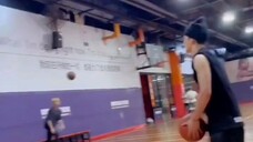 Saya bertemu Wang Jiaer, Chen Feiyu dan Wei Daxun secara kebetulan bermain bola basket, tetapi saya 