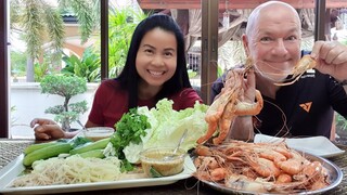 กุ้งแม่น้ำนึ่ง น้ำจิ้มถั่วตัดขนมจีนนุ่มๆ  Steamed King Prawns Spicy Dipped