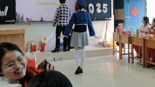[Arima Kana cosplay] I danced Pop In 2 and Code B at the school's New Year's Eve party?