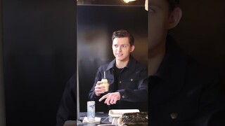 Tom Holland tries Korean Food for the first time!