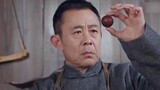 Seorang pria membuat bola Luban dari kayu cendana merah senilai puluhan juta dan berhasil memperbaik