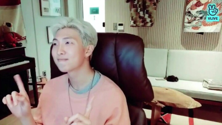 [BTS] RM ปล่อยเพลงBoy With Luv Demo เวอร์ชั่นเจโฮปและของตัวเอง