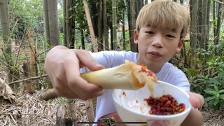 Kelly Vlog || Măng Nướng Chấm Muối Ớt Siêu Cay