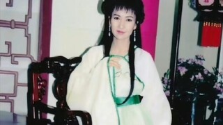 Saya tidak menyadarinya saat saya masih kecil, tapi Xiaoqing juga cantik jelita, dan setiap helai pa