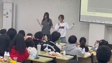 [Tarian Kampus] Bagaimana rasanya menari biadab di ruang kelas yang berisi lebih dari 200 orang?