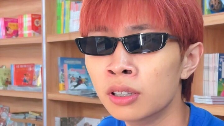 Momen canggung di perpustakaan