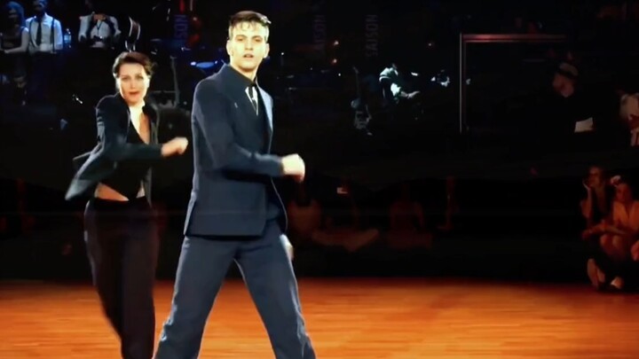 Gandakan kegembiraannya! Versi lengkap dari Charleston Dance akan segera hadir