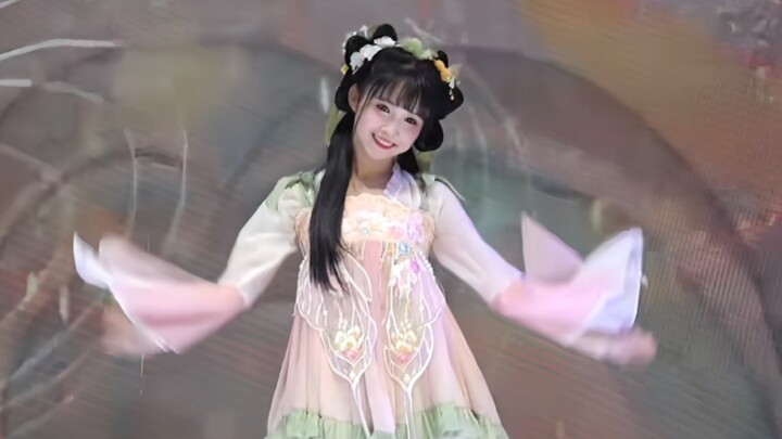 น้องสาวคนเล็กที่น่ารักน่าชังและนางฟ้าตัวน้อยที่ชอบกระโดด