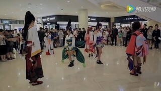 Nhảy Cosplay Đường Phố