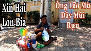 Ông Lão Bị Mù Hai Mắt Bán Hàng Rong Người Đầy Mùi Rượu