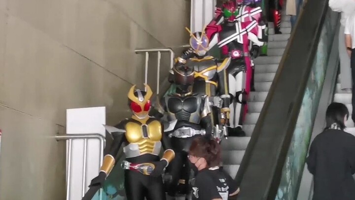 When you see Kamen Rider full of elevators at Comic-Con