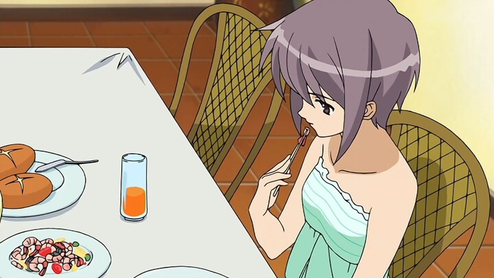 Yuki Nagato eats shrimp for ten minutes