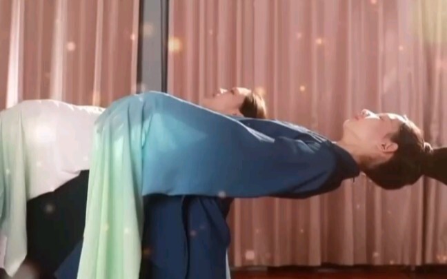 New Year's surprise: Ling'er and Teacher Xu Zhihui's green waist!
